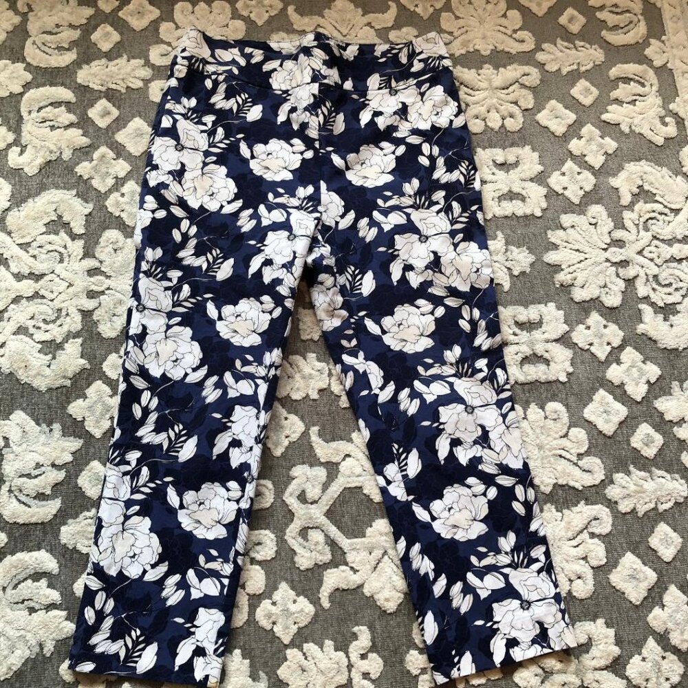 Chicos So Slimming, Dark Blue, floral print, cropped ankle, capris, Sz Chico’s 1